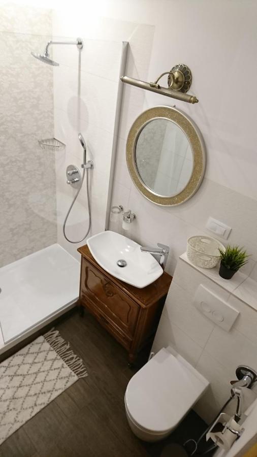Black Gate - 2 Bedroom Apartment In The Heart Of Old Town With Free Private Secured Parking Braşov Exteriör bild