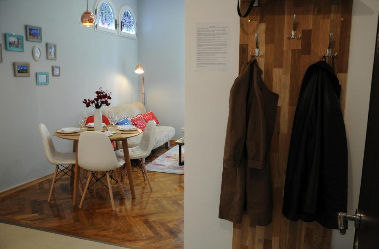 Black Gate - 2 Bedroom Apartment In The Heart Of Old Town With Free Private Secured Parking Braşov Exteriör bild