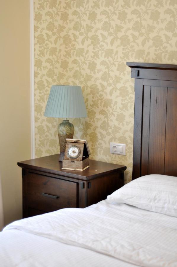Black Gate - 2 Bedroom Apartment In The Heart Of Old Town With Free Private Secured Parking Braşov Exteriör bild