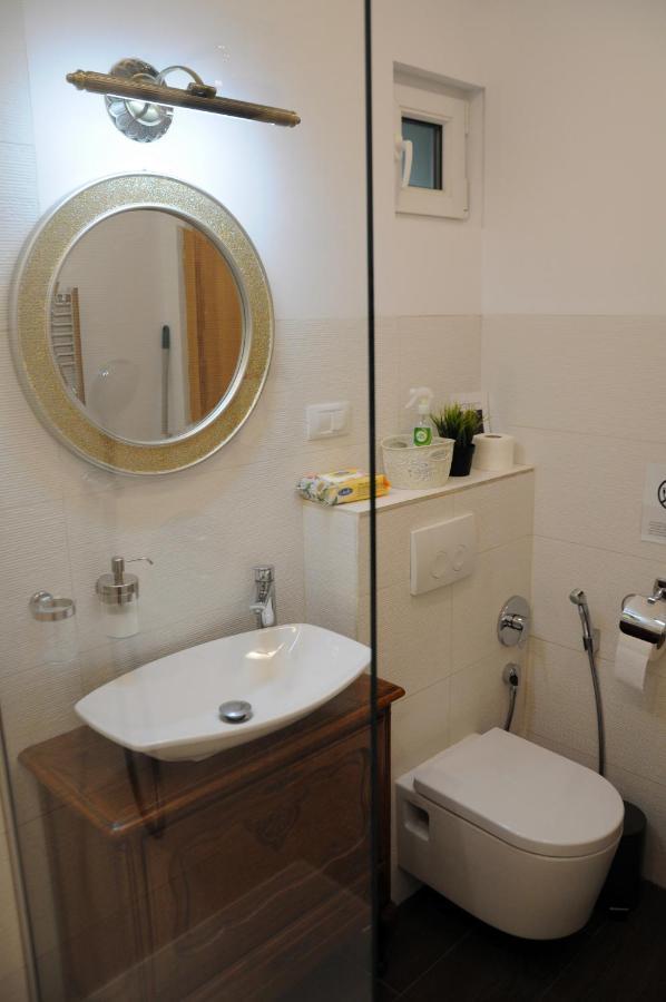 Black Gate - 2 Bedroom Apartment In The Heart Of Old Town With Free Private Secured Parking Braşov Exteriör bild